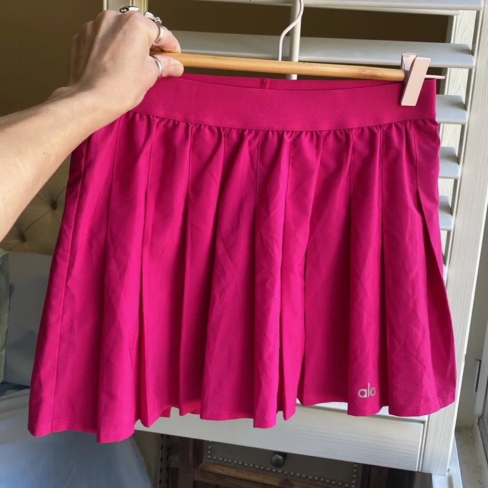 🌼 ALO Yoga Varsity Tennis Skirt Alo Yoga Fuchsia Mini Skirt size small